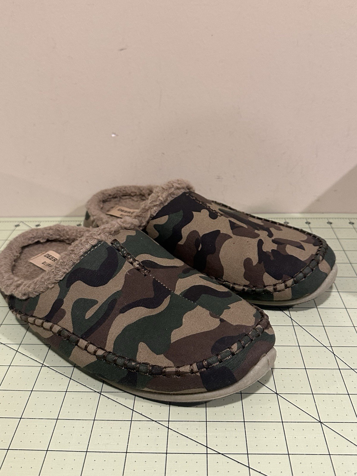 deer stags slipperooz Size 9.5