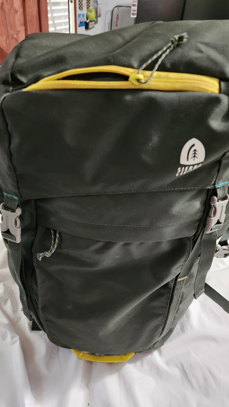 Sierra Designs Mount Sanitas Hiking Backpack 25L Zip Padded Straps Green/Yellow
