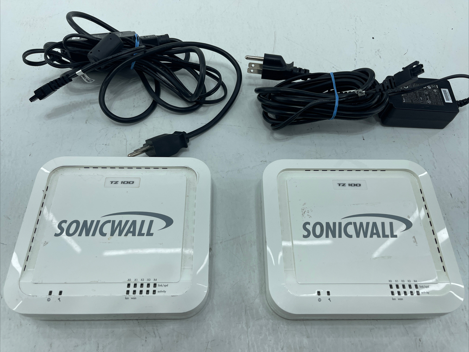 SonicWALL TZ 100 (APL22-07F) Network Security Appliance Firewall+Power Cord READ