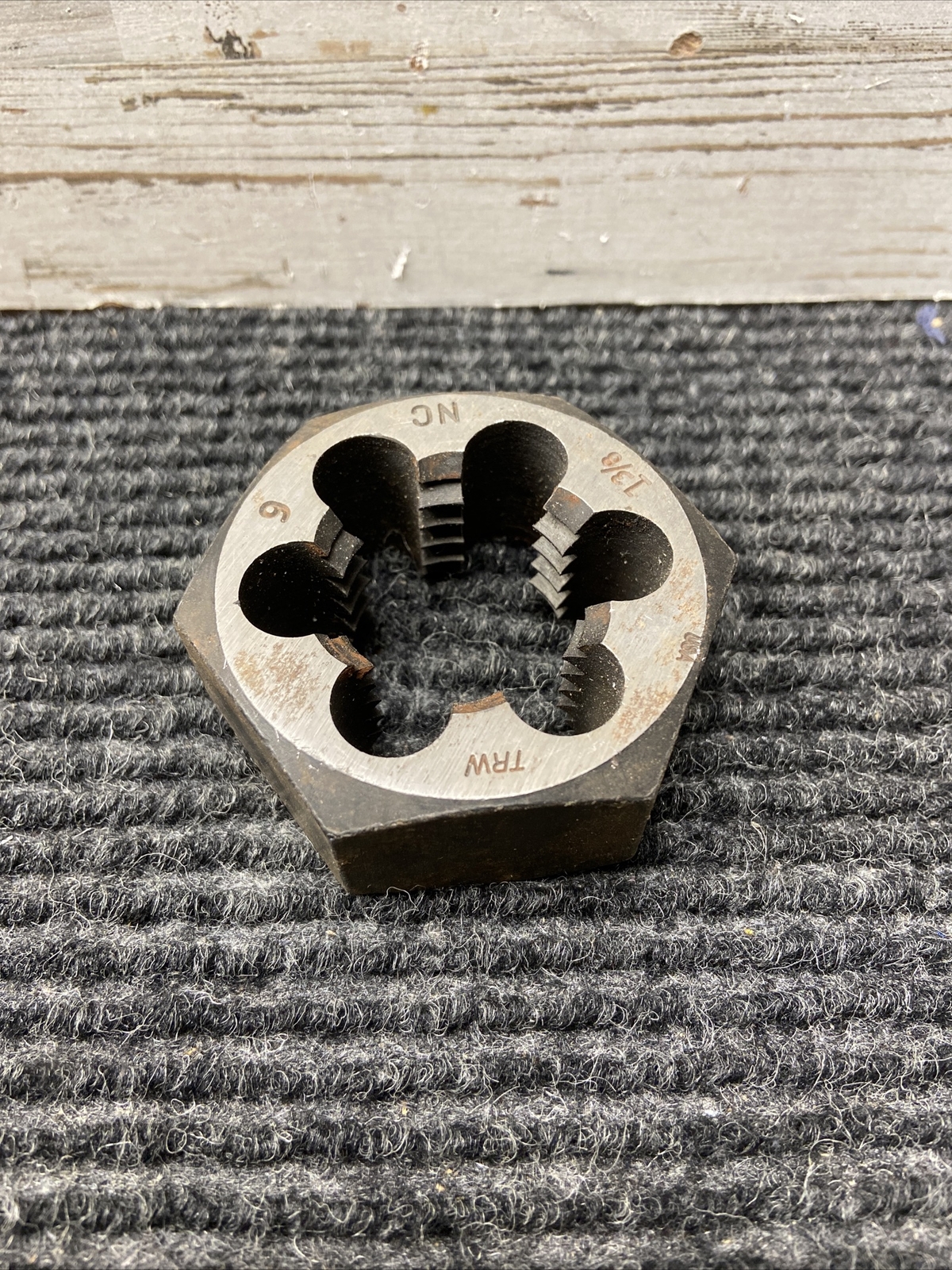 Used TRW 1-3/8"  NC Round Die 1" Thick USA Chase