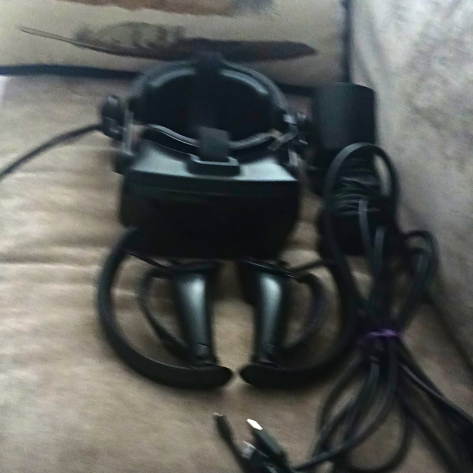 Valve index PC VR Headset, Touch Controllers, Cables, audio, any herts for ur pc