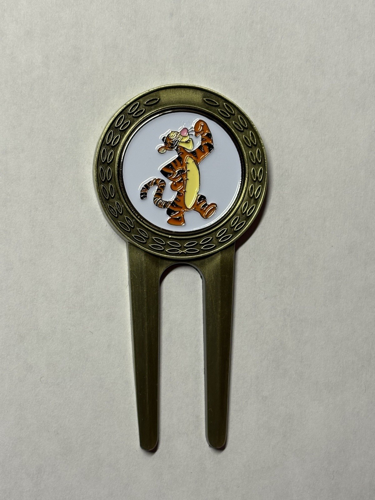 Winnie The Pooh 'Tigger' Disney Divot Tool & 1" Magnetic Coin Style Golf Marker