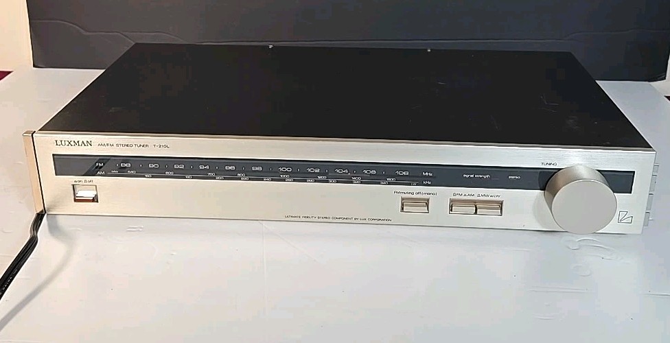 Vintage Luxman AM/FM Stereo Tuner T-210L
