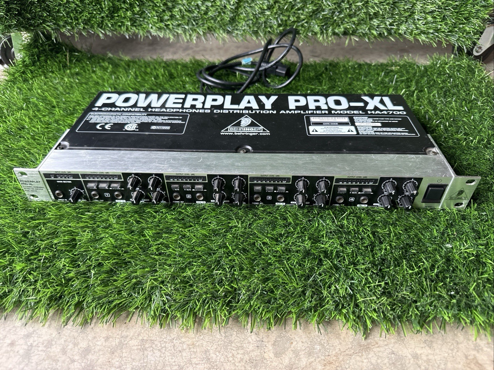 Behringer Powerplay PRO-XL 4 channel headphone amp HA4700 Pro-Audio Rack Mount