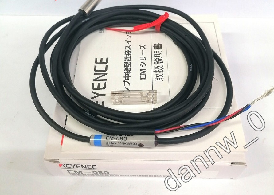 New in box KEYENCE EM-080 Proximity Sensor