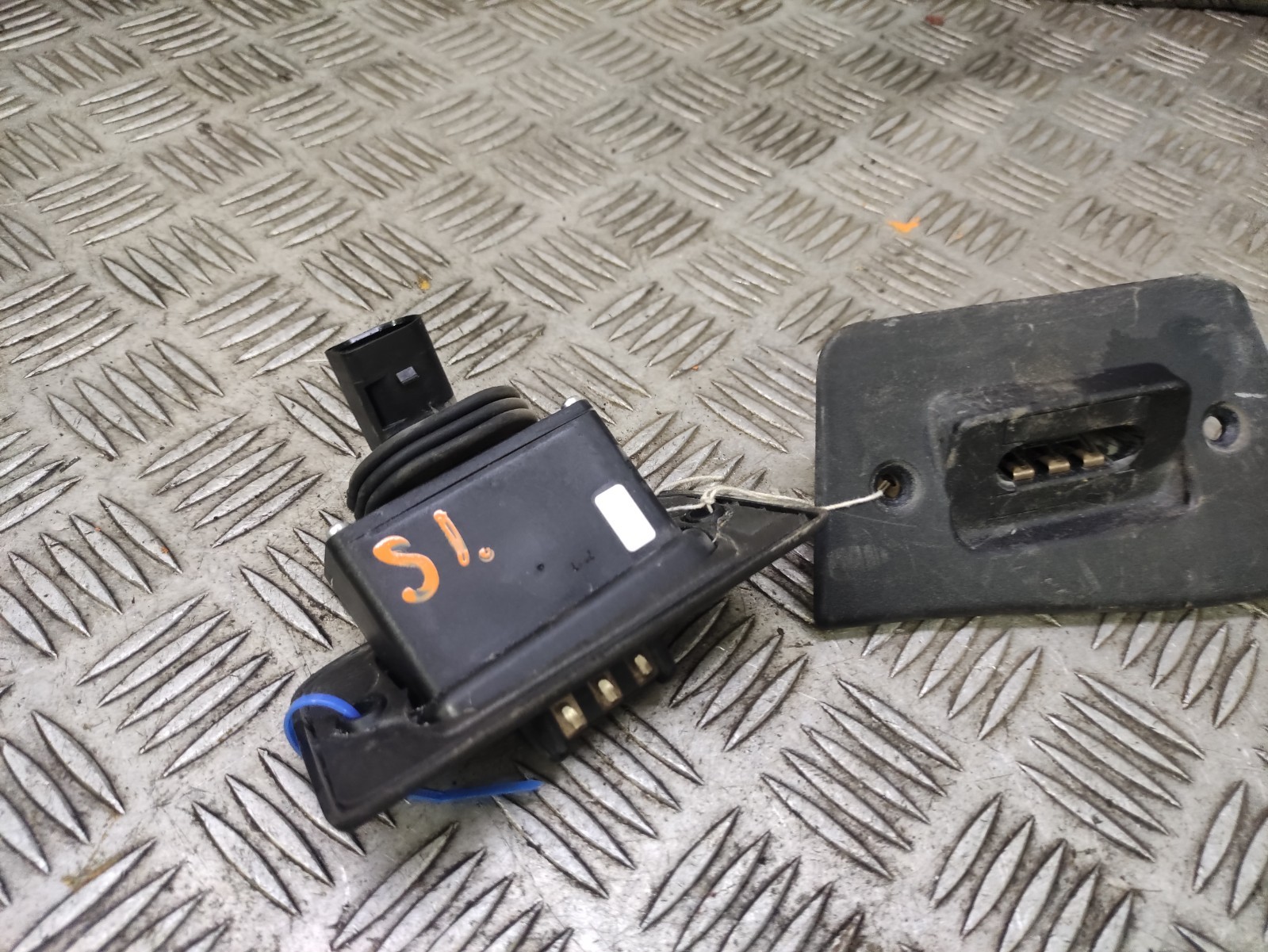 VW Transporter T6 Sliding Door Contact Connector Left 7E0907437 /7E0907497 319