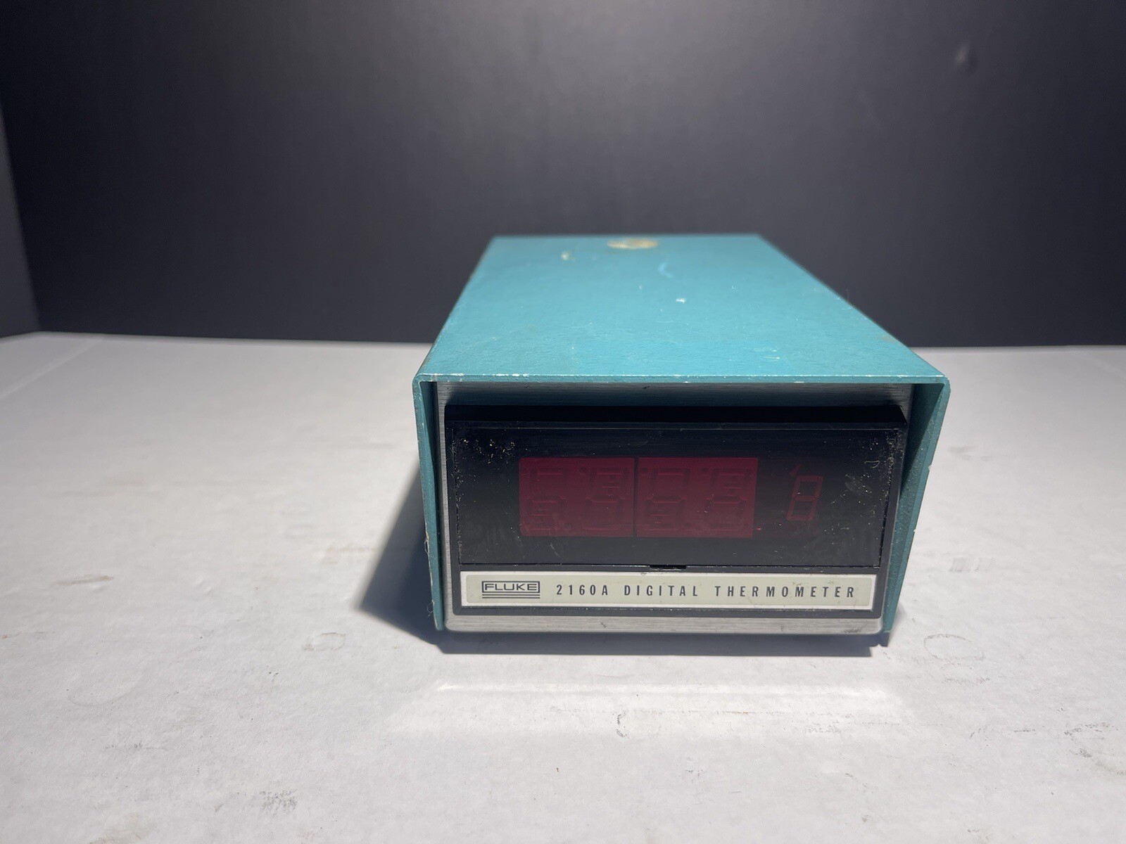 FLUKE 2160A DIGITAL THERMOMETER