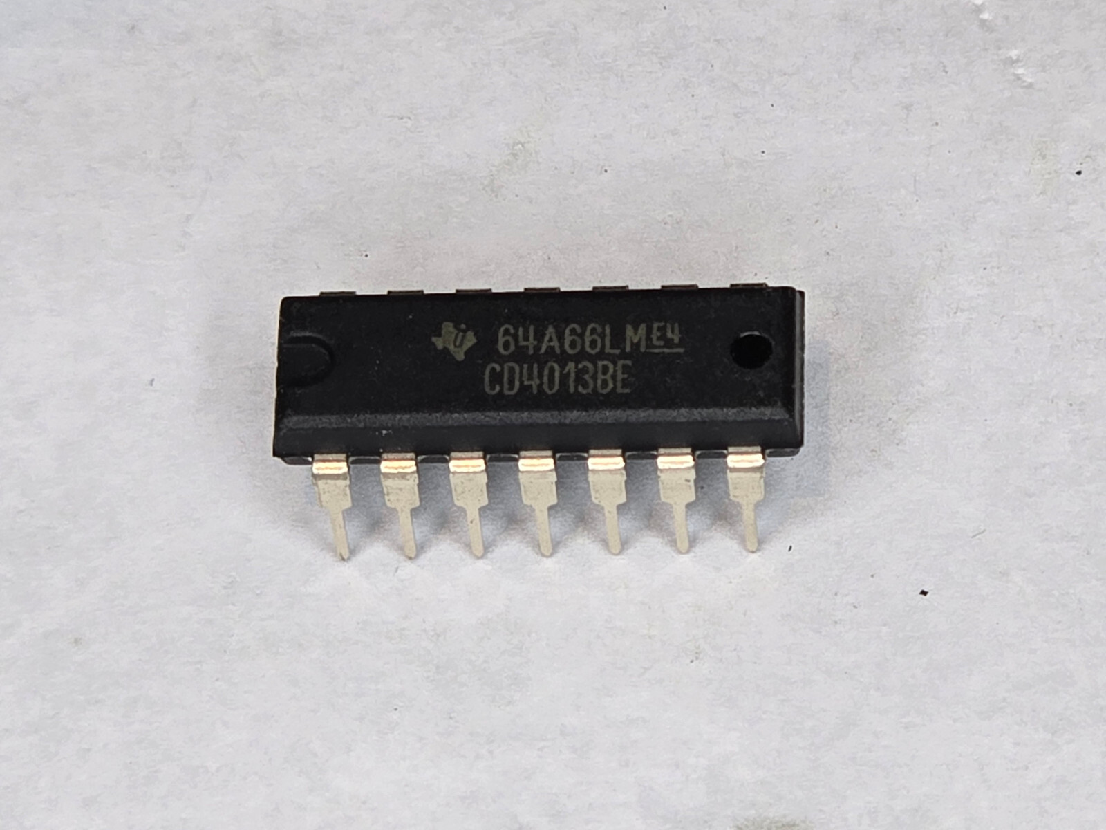 2pcs CD4013BE CMOS DUAL D FLIP FLOP