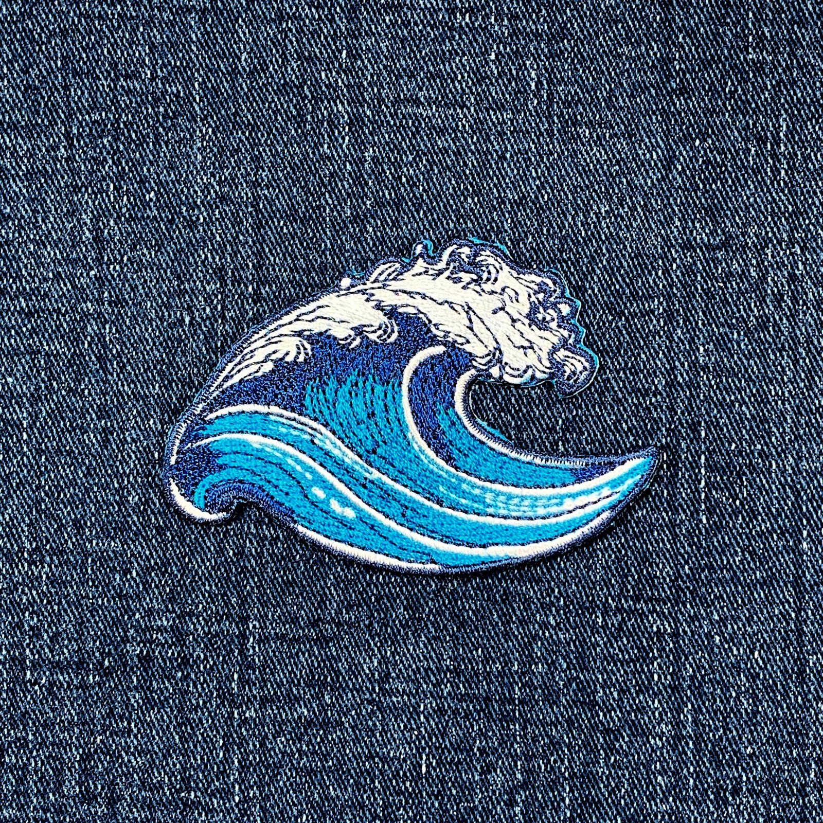 Ocean Wave Patch - Embroidered Beach Sea Water Surfing Badge 2-7/8" (Iron On)