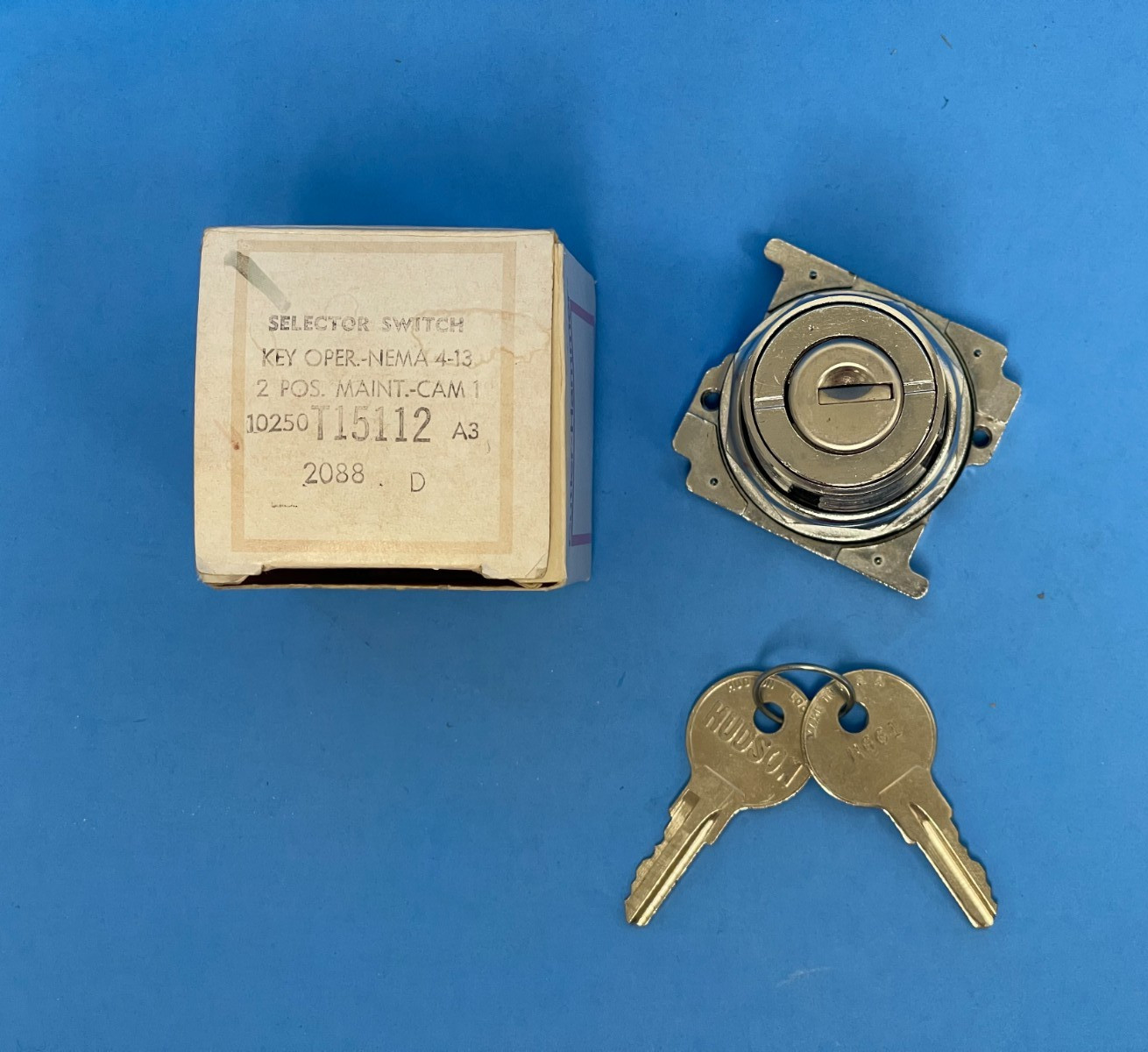 Cutler Hammer 10250T15112 30mm 2-Position Maintained Keylock Selector Switch