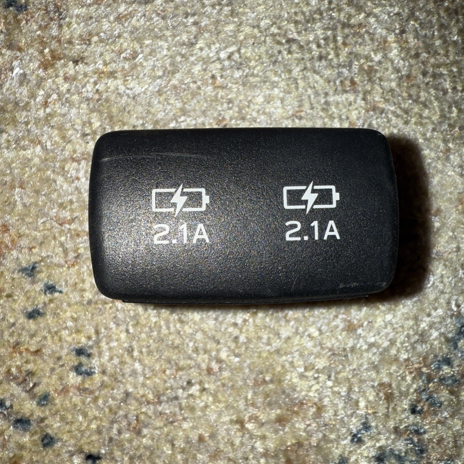 2020-2022 SUBARU OUTBACK CENTER CONSOLE AUXILIARY JACK USB PORT PLUG SOCKET OEM