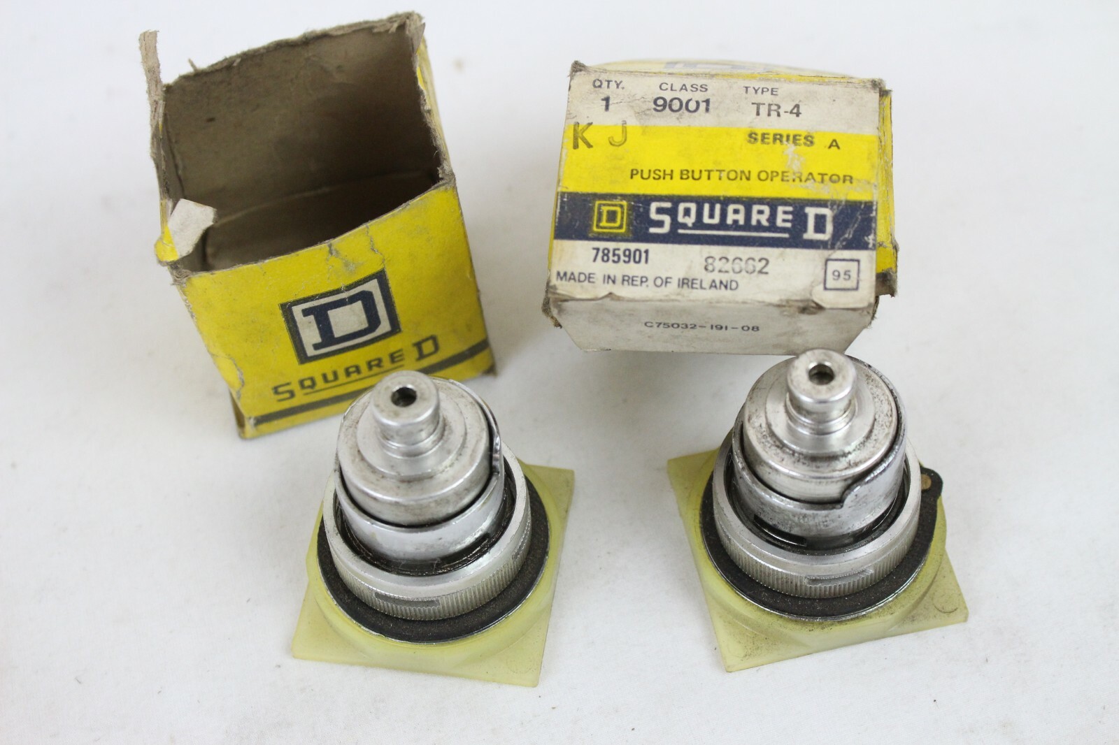 2 NIB NEW NOS SQUARE D PUSHBUTTON SWITCH OPERATOR 9001-TR4 9001TR4 SERIES A