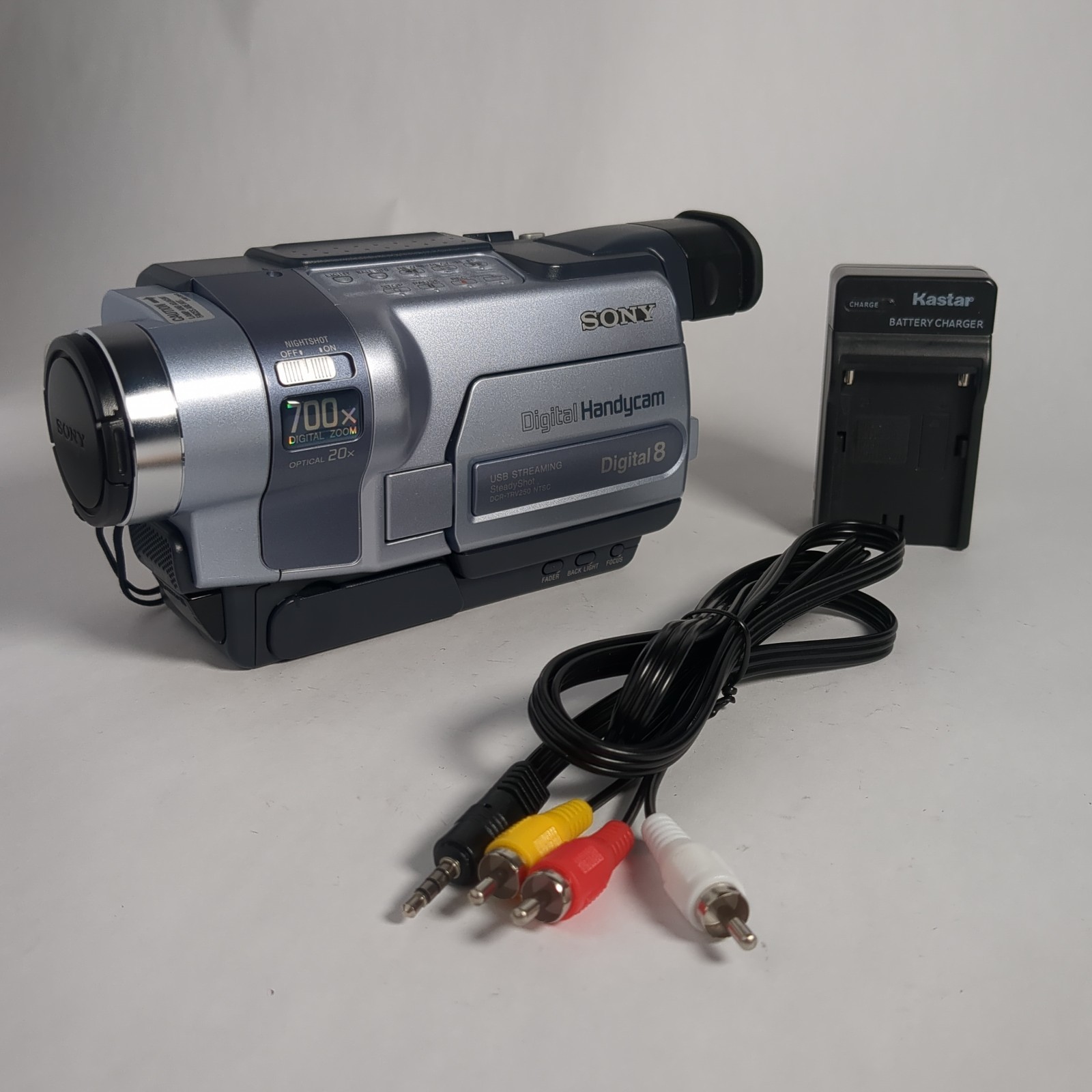 Sony Handycam DCR-TRV250 NTSC Digital-8 Camcorder 700x Digital Zoom - Tested ✅