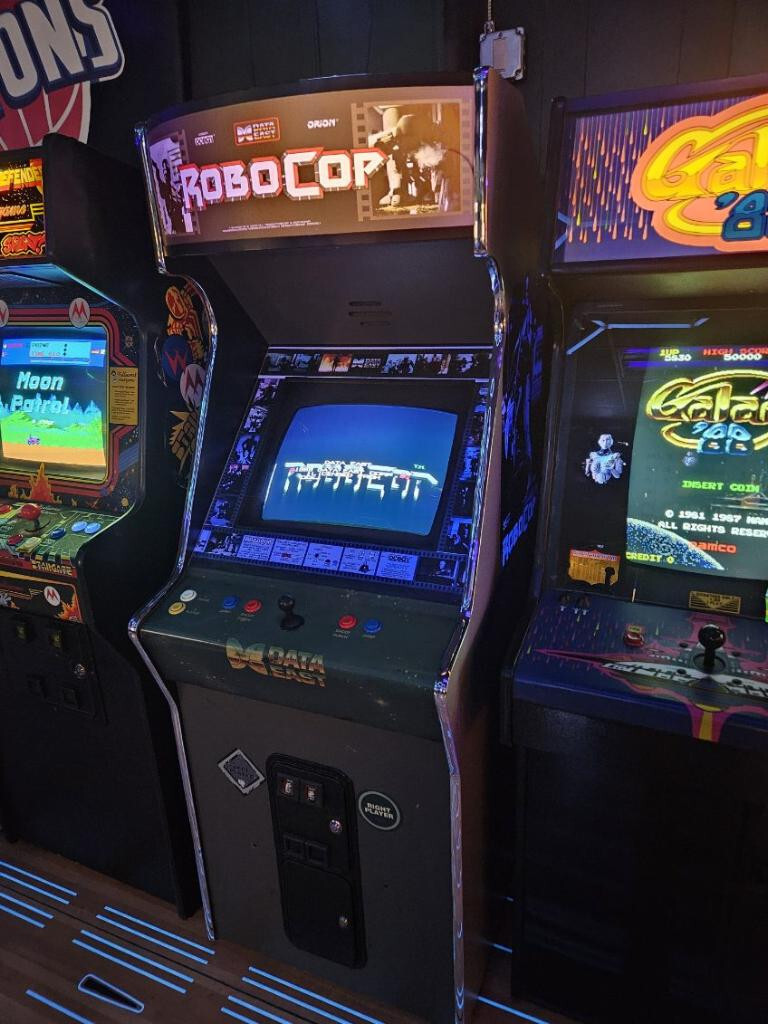 ROBOCOP ARCADE MACHINE by DATAEAST 1988 (Excellent) *RARE*