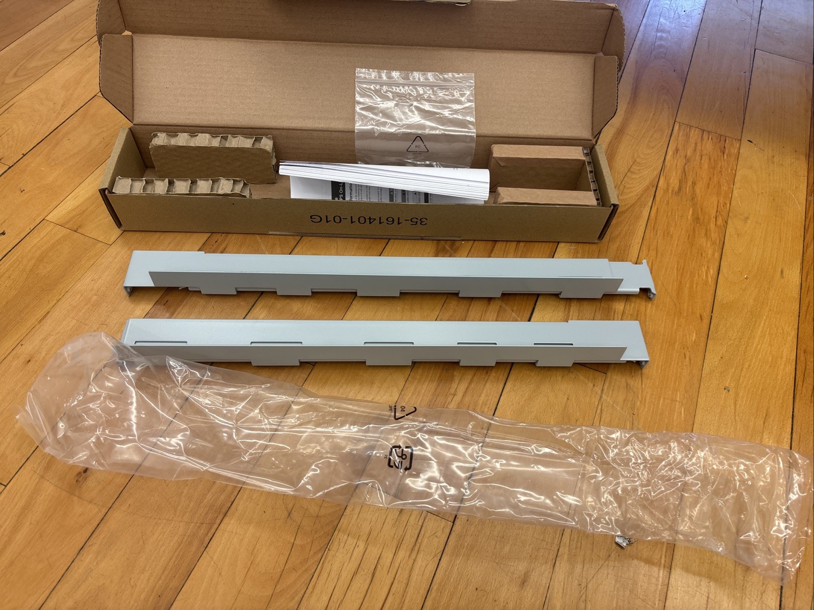 Schneider Electric 4-Post Rack Rail Kit part 35-162401-01G For: SRVSL2KRARK