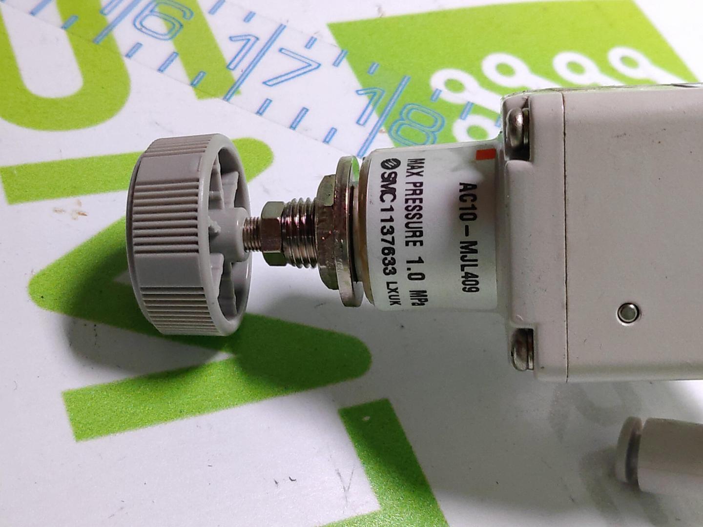 SMC IR1020-01BG PRECISION REGULATOR