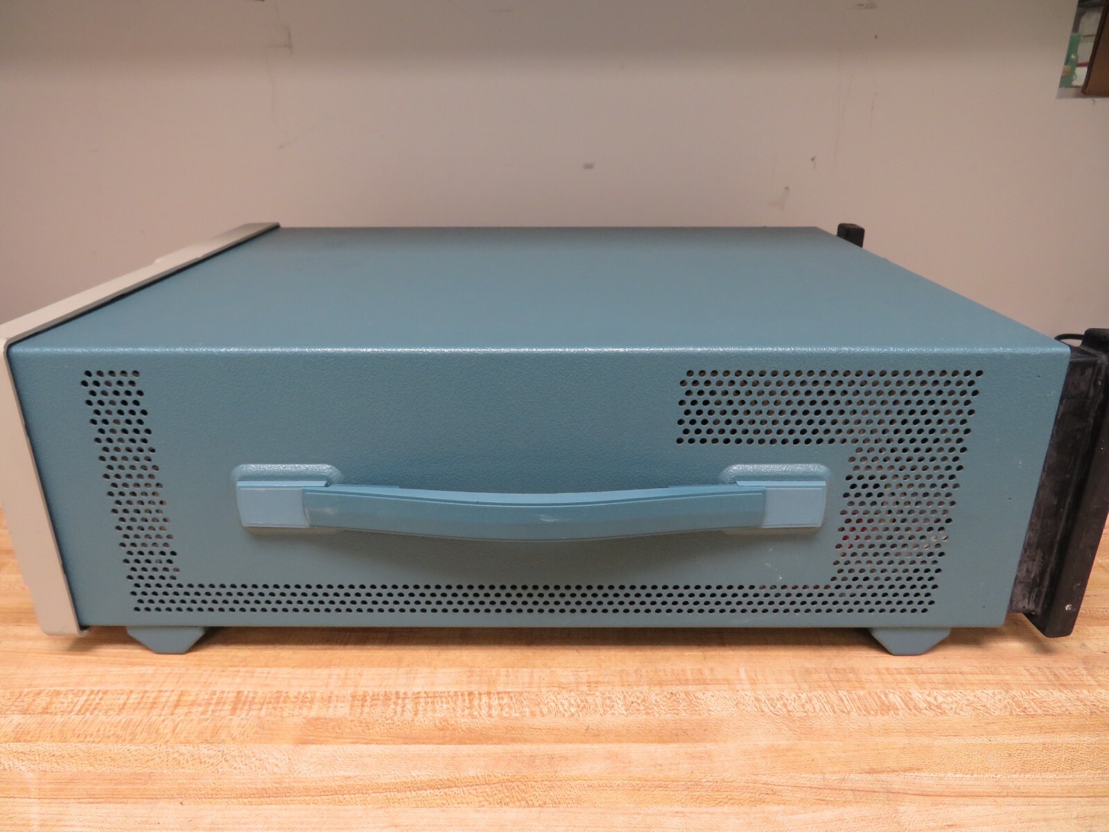 Tektronix AWG610 Arbitrary Waveform Generator PH49
