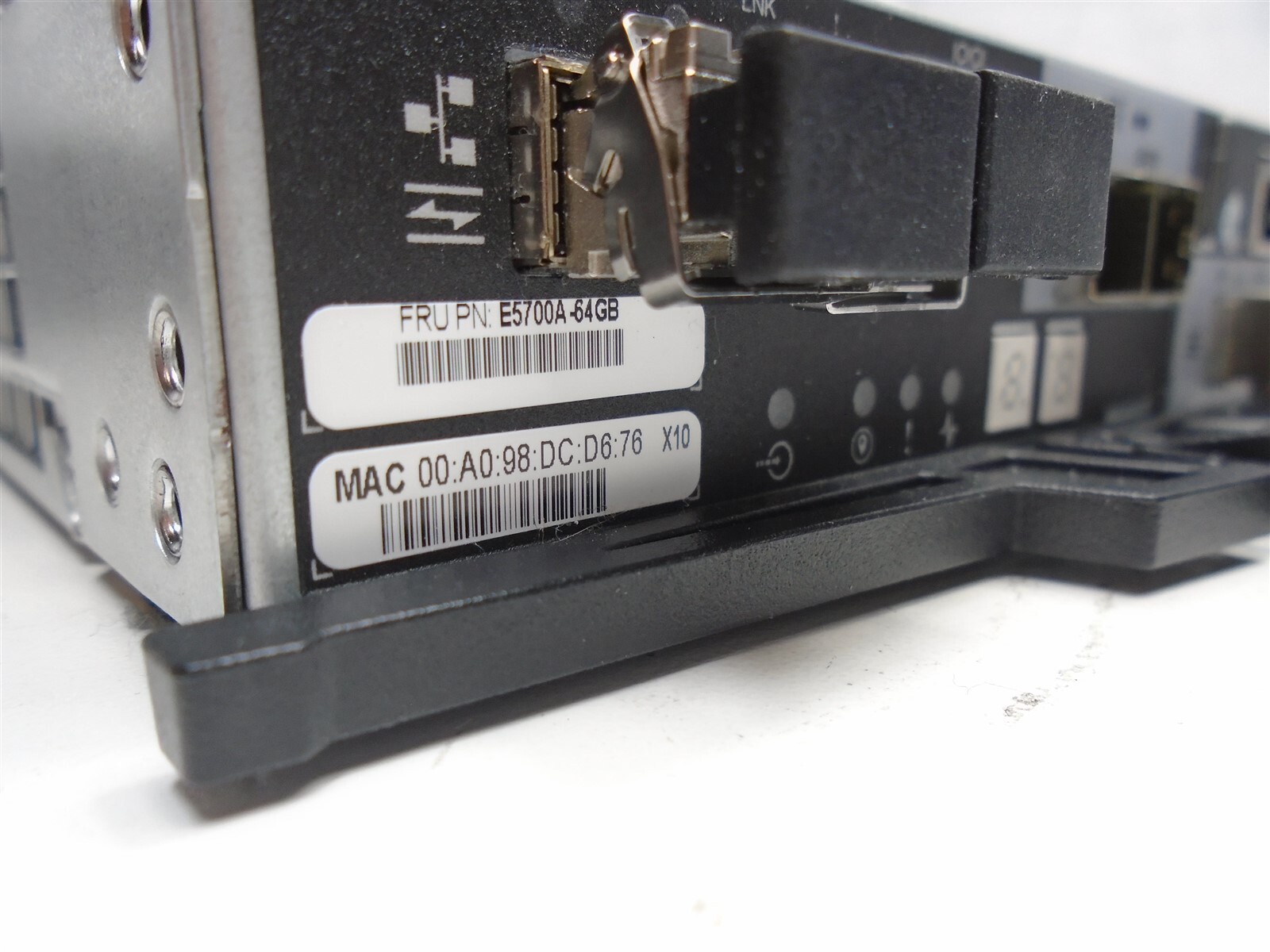 NetApp 111-03806 E5700A-64GB For E5700 With HIC 25GBE ISCSI Controller +BBU +SFP