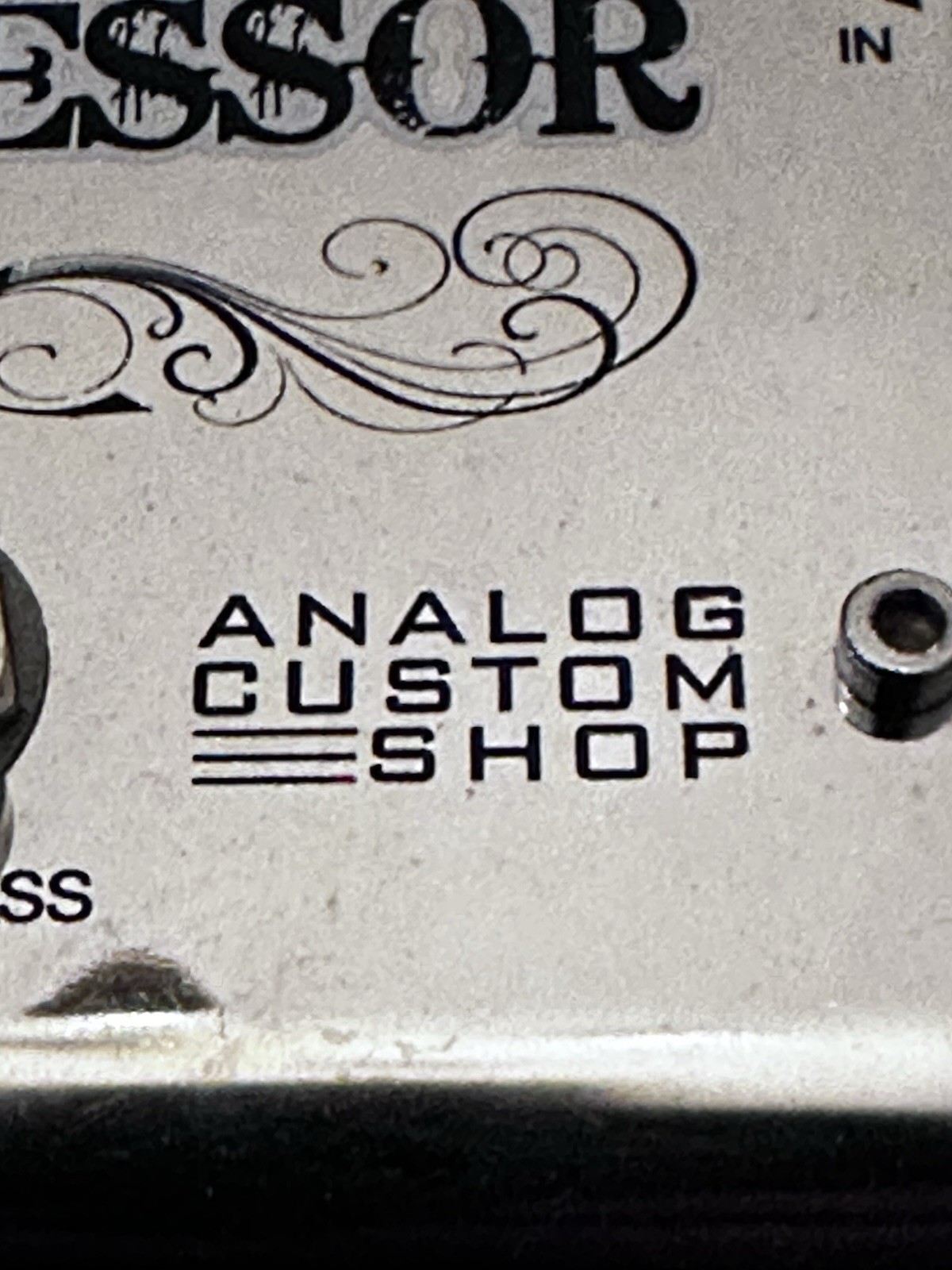 Akai “Professional” Compressor: Electric Guitar Pedal