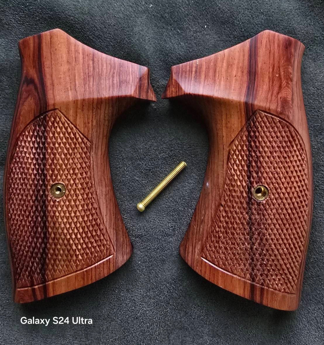 Colt Old model king cobra grips( 1986-1998), Anaconda V frame grips New Hardwood