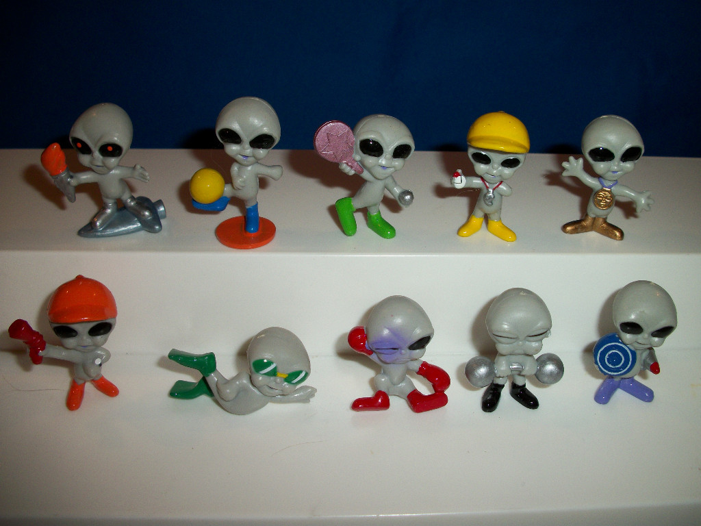 ALIEN OLYMPICS Set of 10 Mini FIGURINES WEIGHT LIFTER GREY Boxer LGM Martians