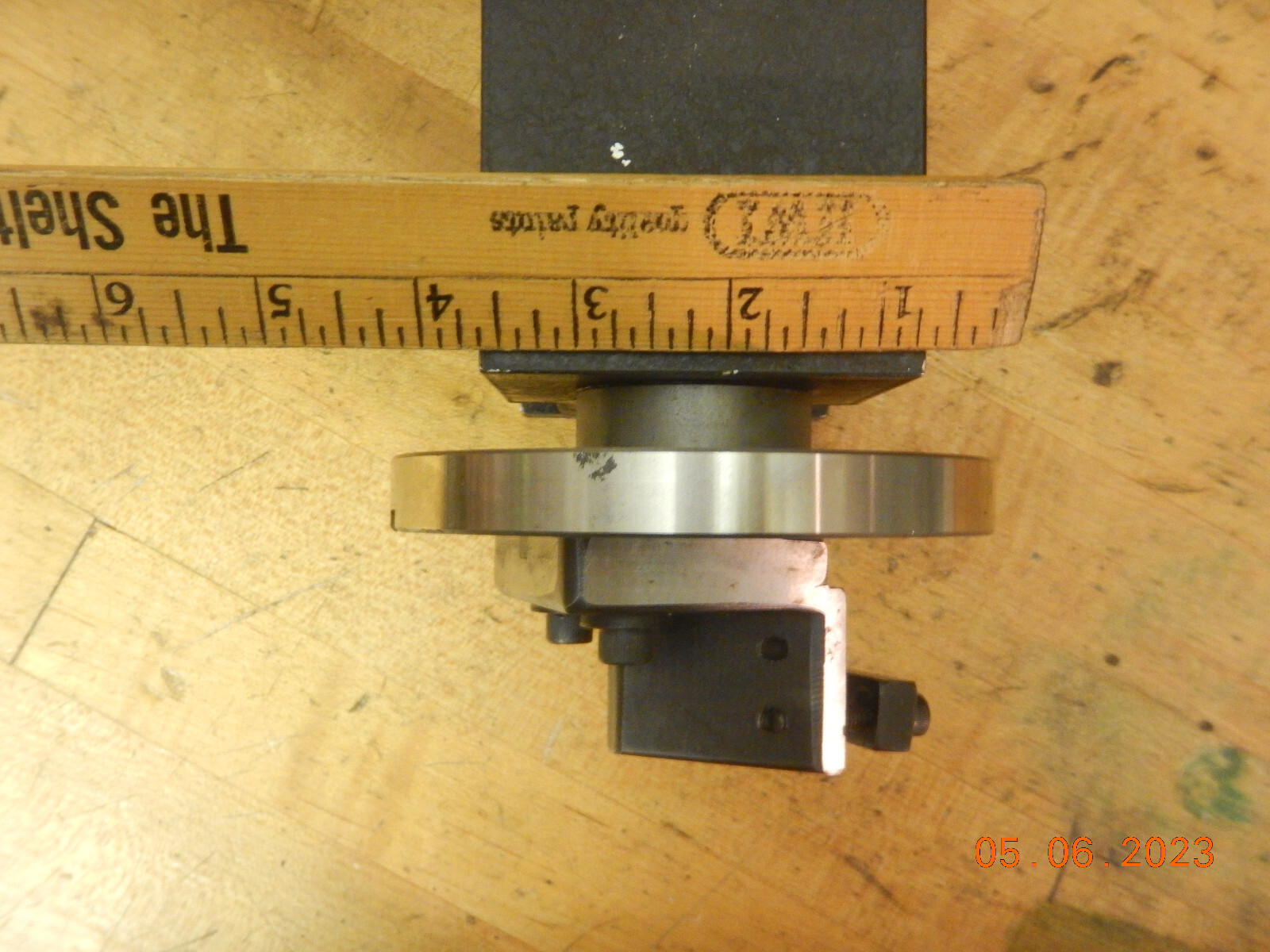 SMALL GRINDER GRINDING PUNCH FORMER SPIN FIXTURE WITH V BLOCK