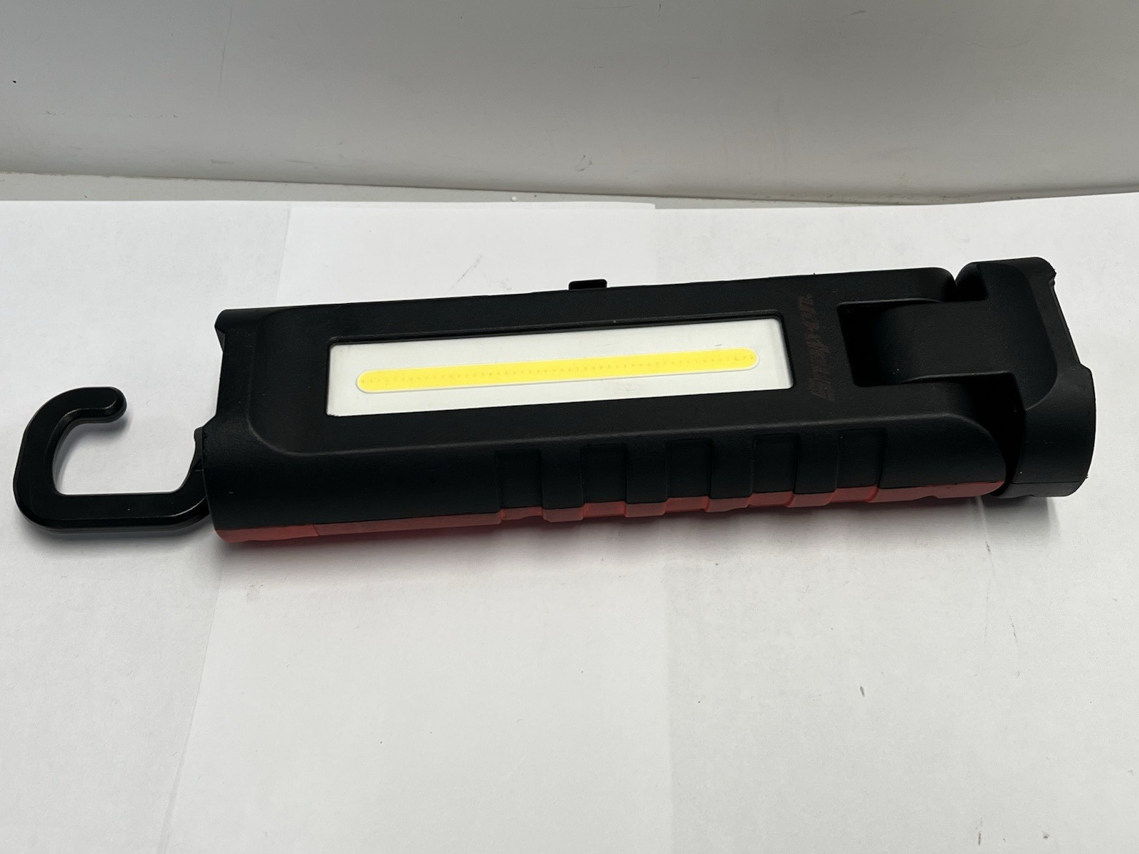Snap On EcarO072 Low Pivot Shop Light 725 Lumen