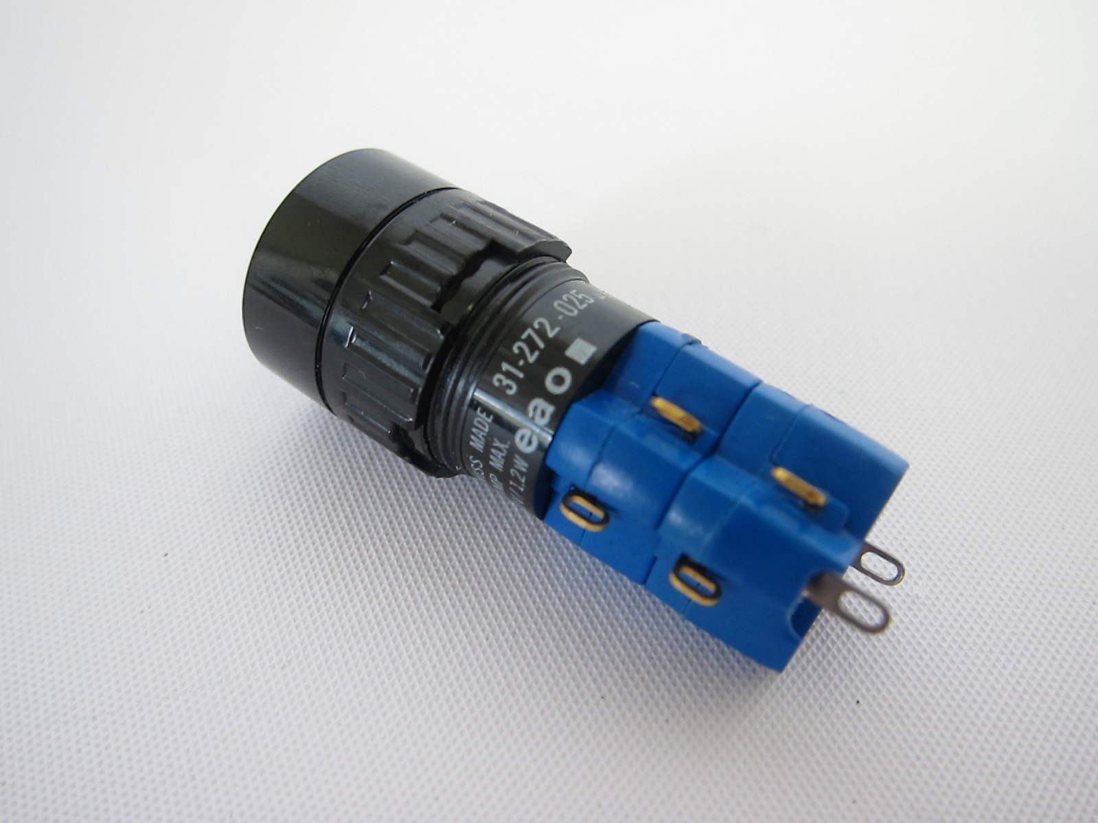 New EAO 31-272-025 31272025 Round Push Button Switch  