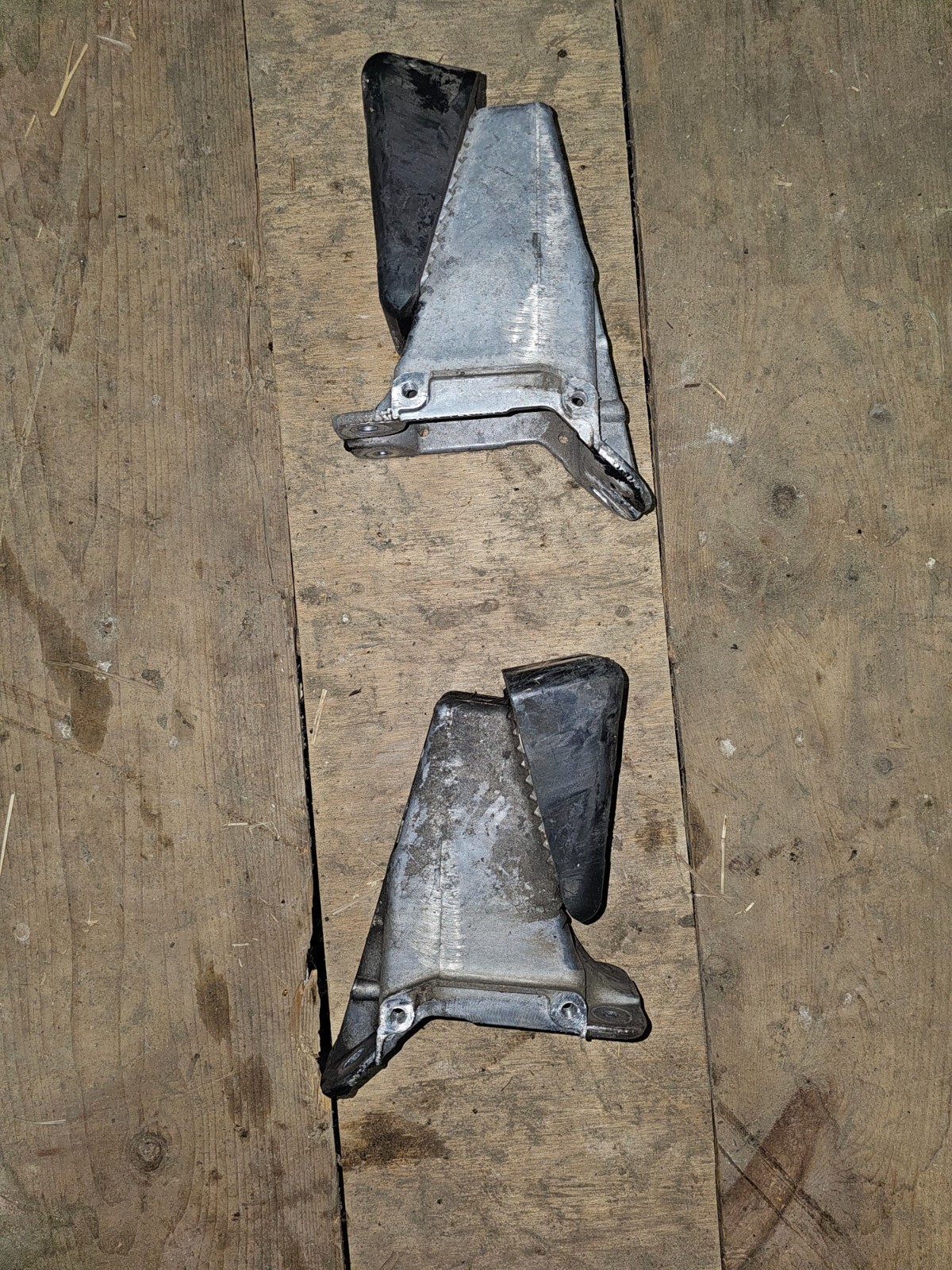 Peterbilt Hood Support L85-6092