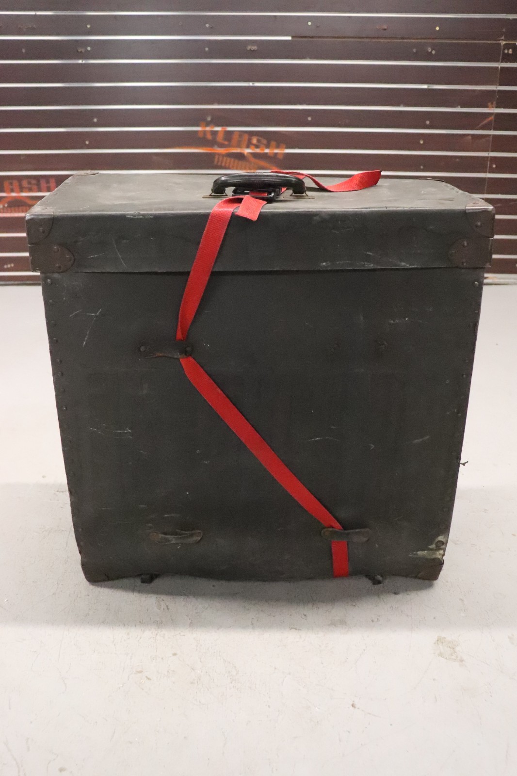 Fiber Hardware Case 23x11x21 Vintage