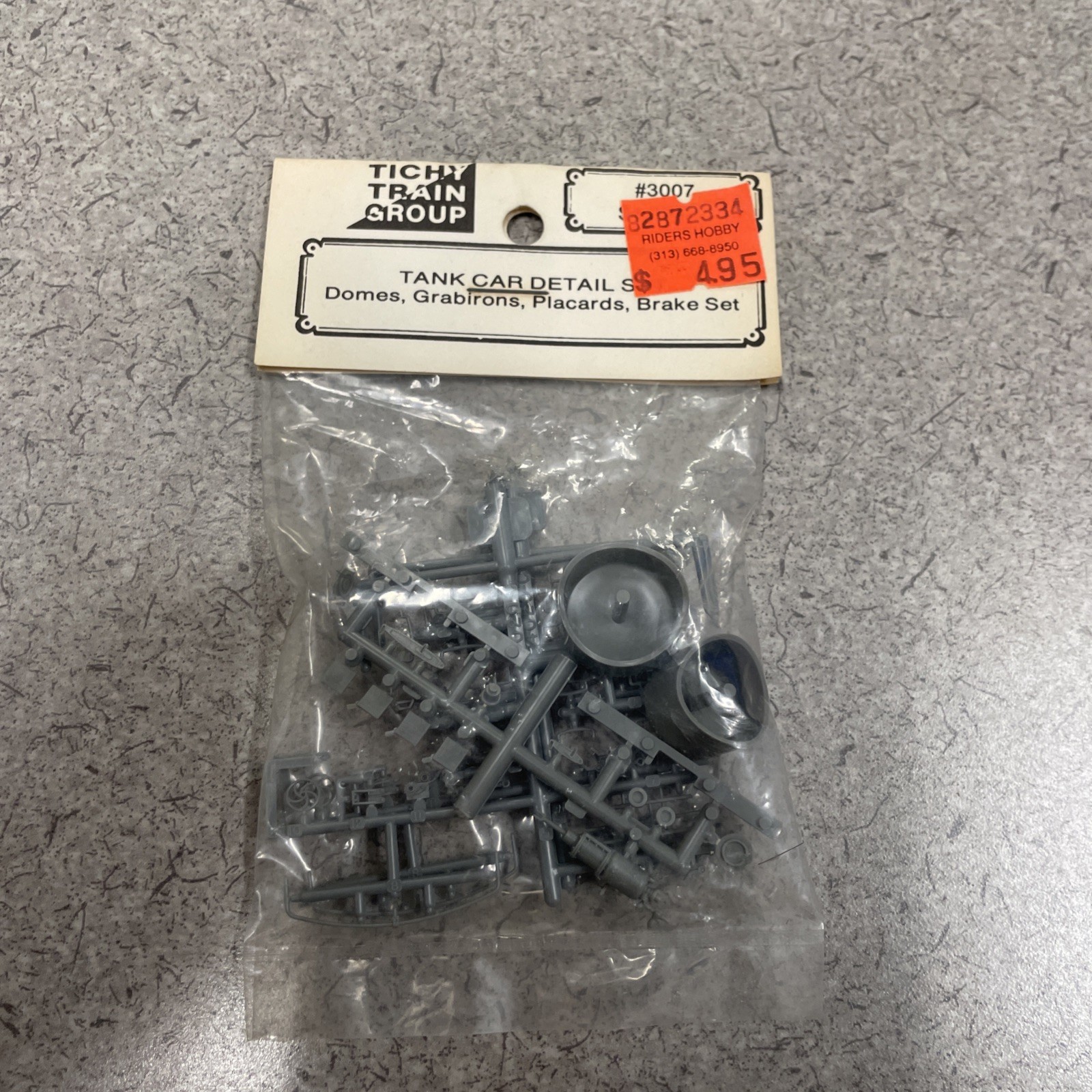 HO Scale Tichy Train Group 3007 1915-1950 Tank Car w/54 & 60" Domes Detail Set