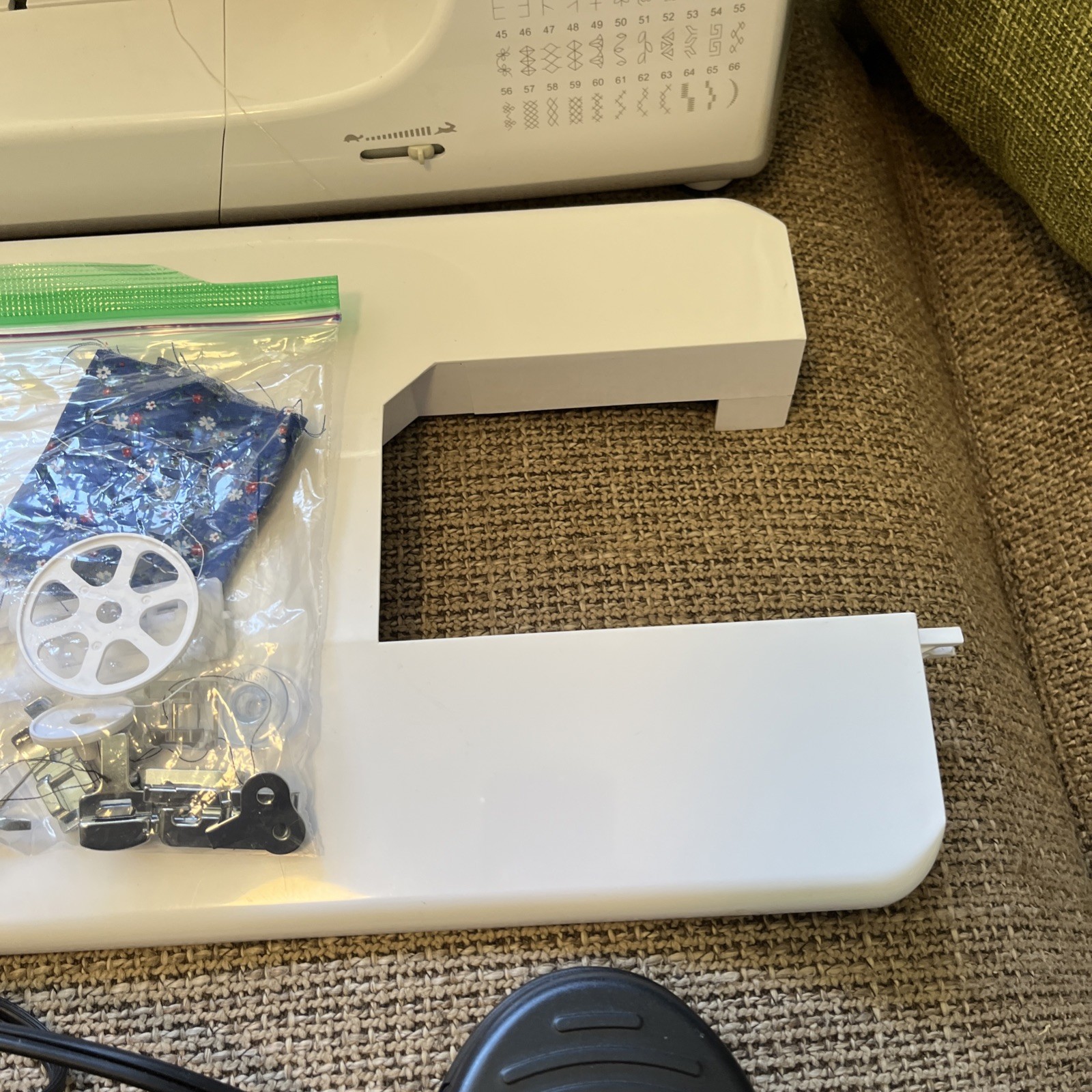 Singer Sewing Machine 4166 White Electronic Control With Accessories ￼