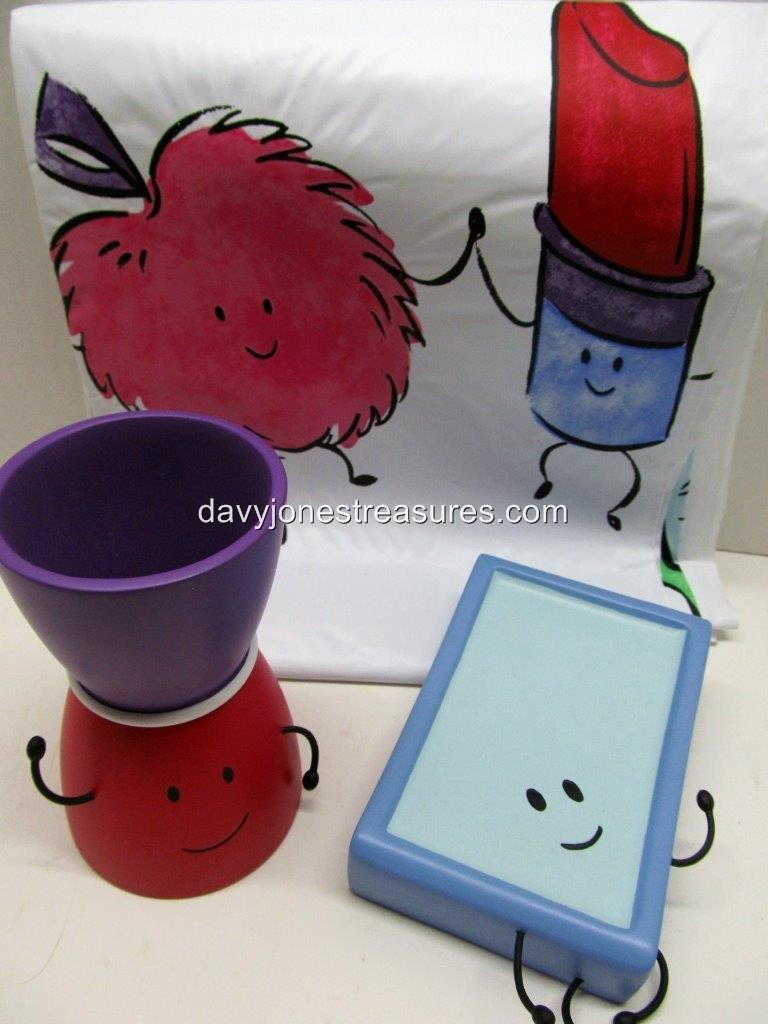 Novelty Fashionista Shower Curtain & 2 pc Bath Set PRIMP & PREEN I'M THE QUEEN