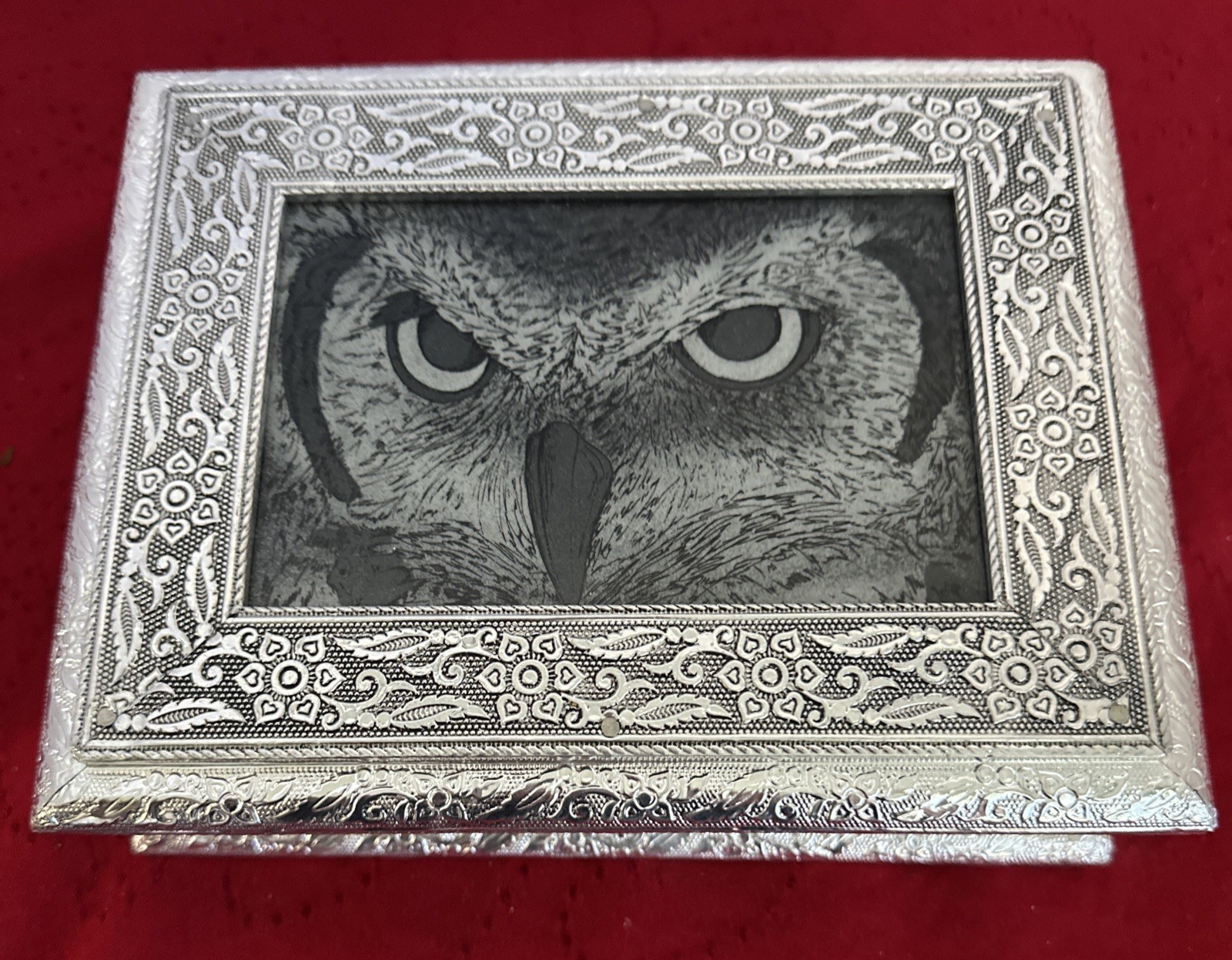 Beautiful Embossed Aluminum Silvertone Jewelry Box With Owl Photo Approx9”x7”x3”