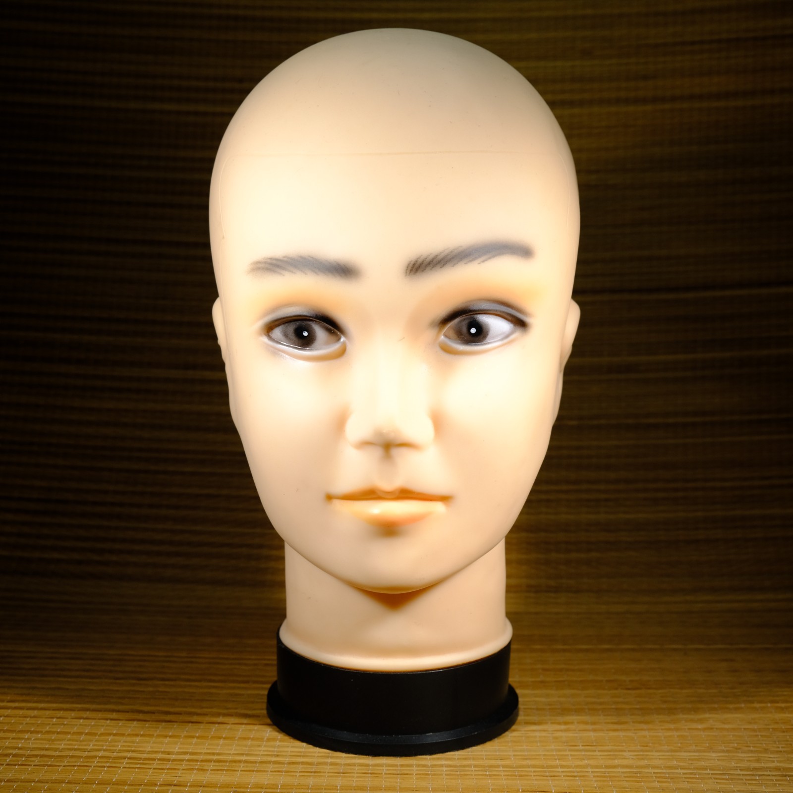 Posing Mannequin Head for Photo Lighting Students / Studies
