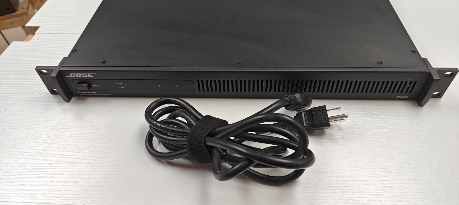 Bose PowerShare PS604 adaptable power amplifier, Rack-Mountable