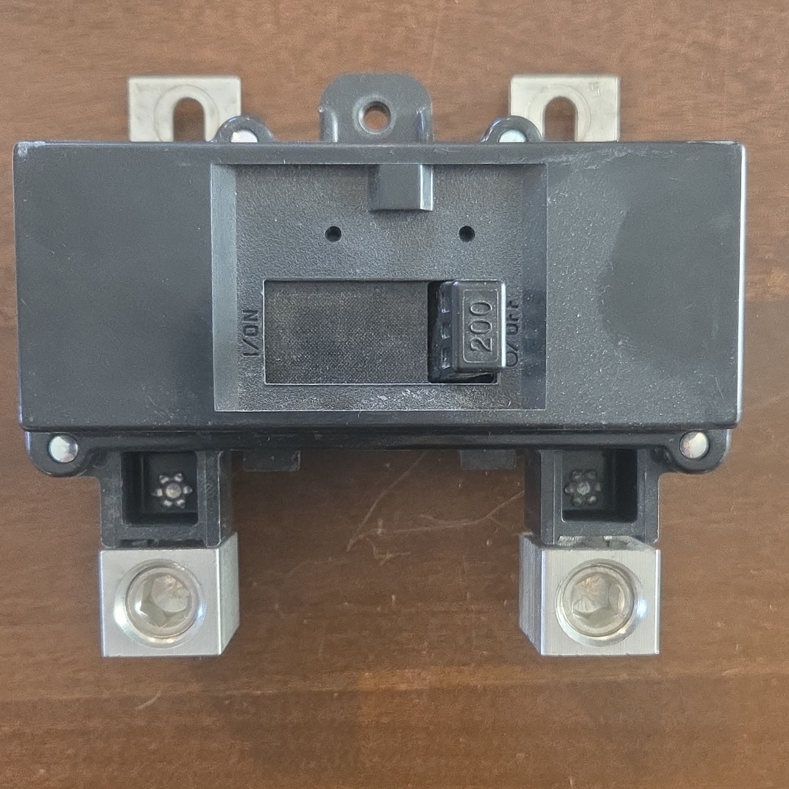 Square D QOM2200VH Main Breaker 200A 120/240V 2-Pole Bolt-On Thermal Overload