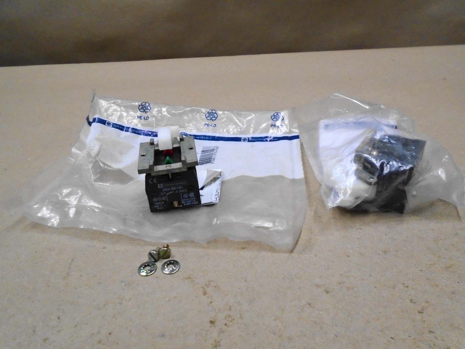 2 Lot NEW Telemecanique XAC S105 Contact Block 10 Amp 600 Volt AC