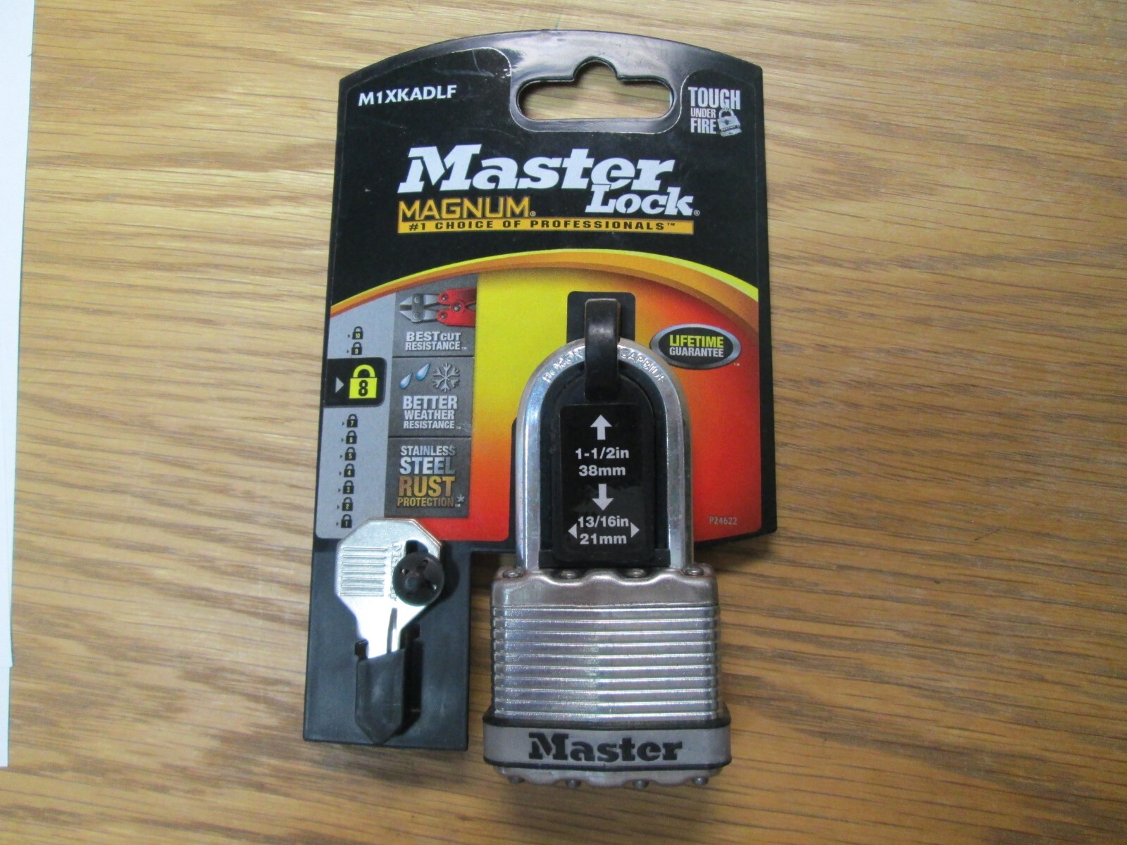 Master Lock M1XKADLF 1-3/4 in. Magnum with 1-1/2 in. Shackle Laminated Steel