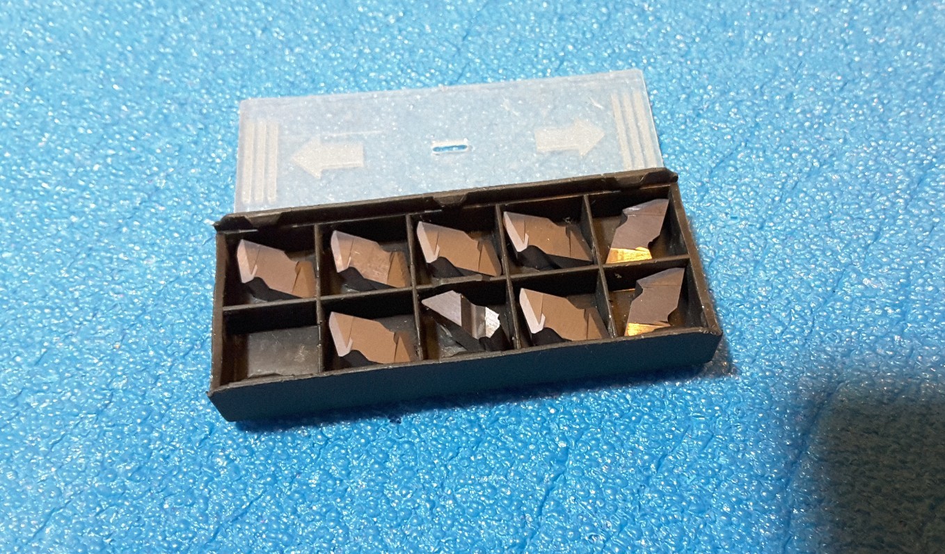 HORIZON  HTN AF110702 04 323F    CARBIDE INSERTS , 9 PCS