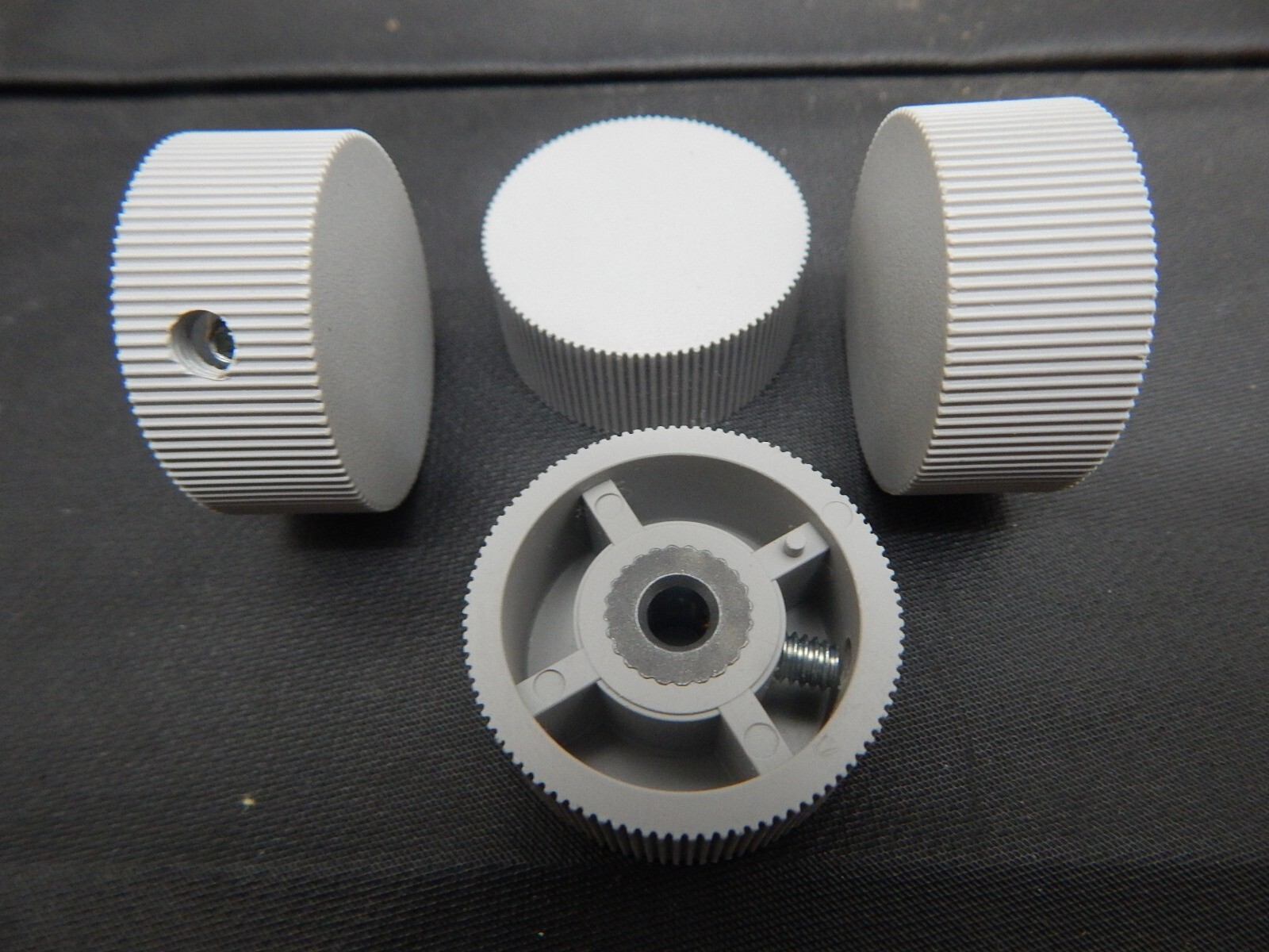 ROGAN VINTAGE PLASTIC KNOB DAIMETER 1.25", 0.53" HEIGHT, 0.185" SHAFT - LOT OF 4