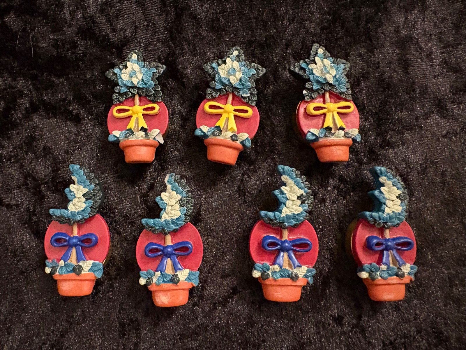 REDUCED! Set of 7 QUACKER FACTORY TOPIARY BUTTON COVERS in excellent condition