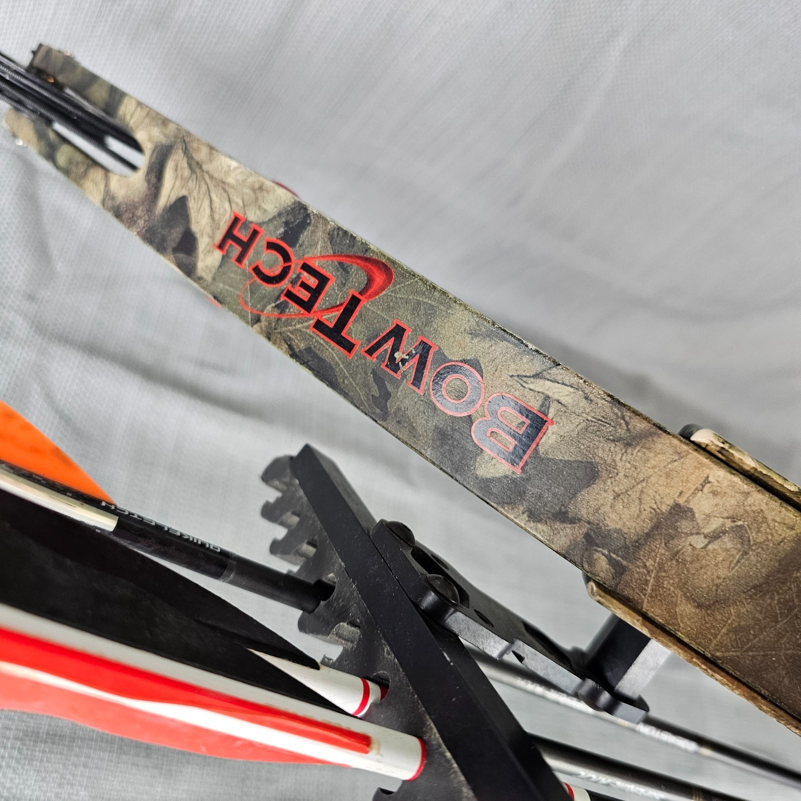 Bowtech TomKat 2002 70lb 28" Draw Compound Bow + Sight & Accessories - LH