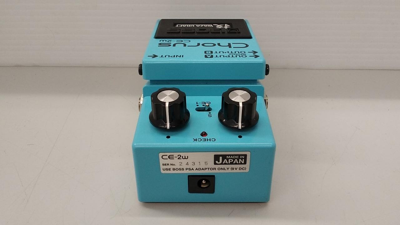 Boss Ce-2W Effector