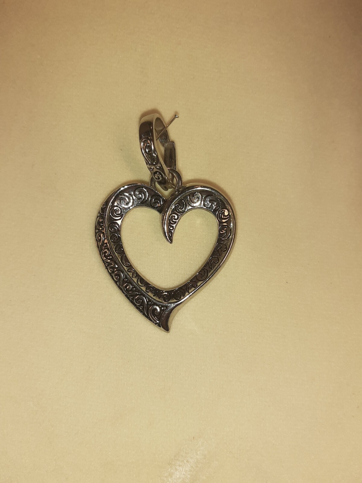 Swirly Engraved Heart Keychain Texture Silver Tone Clip Charm Fashion Love