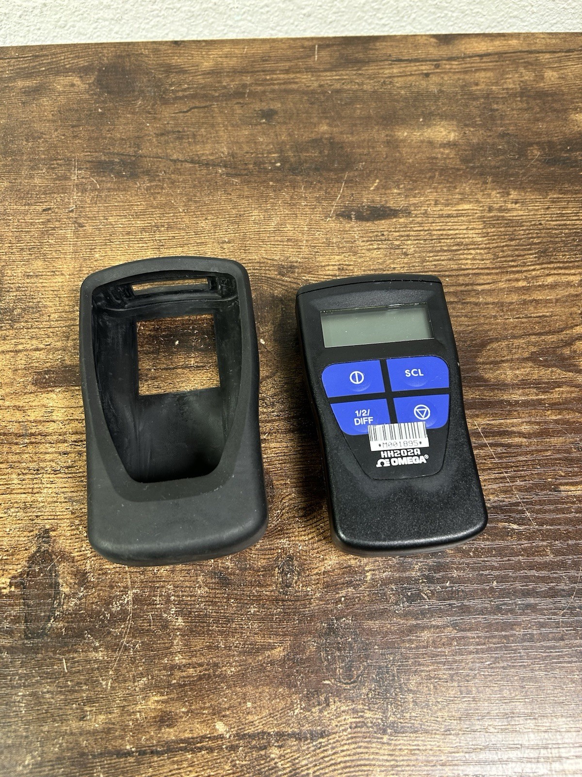 Omega HH202A - microprocessorbased handheld thermometer - Tested Working