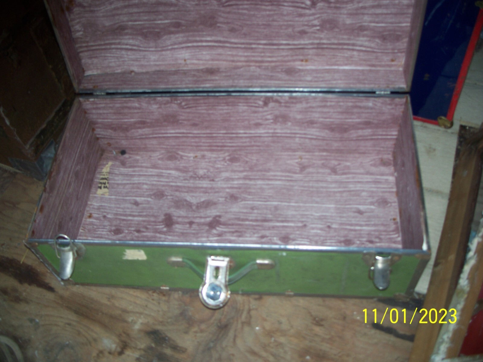 foot locker storage trunk