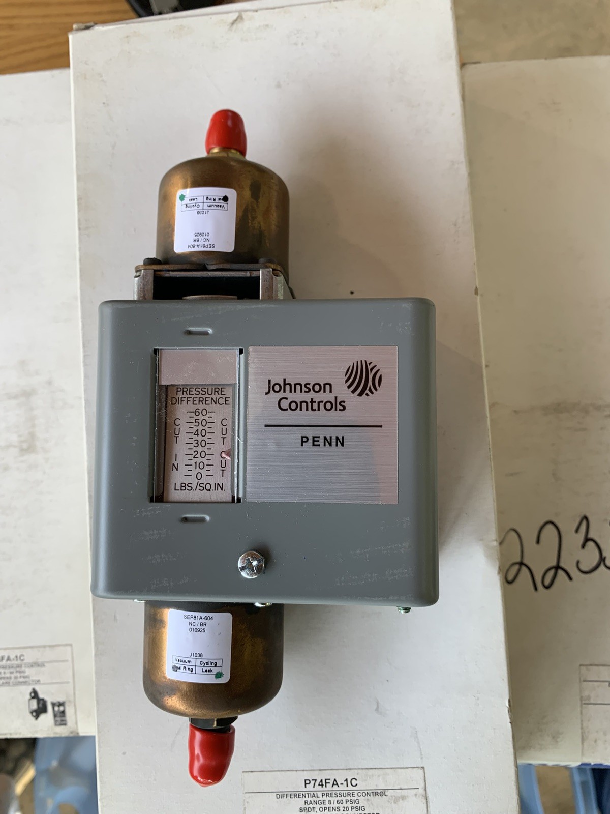 DIFFERENTIAL PRESSURE CONTROL. P74FA-1C, 1/4" MALE FLARE CONNECTOR