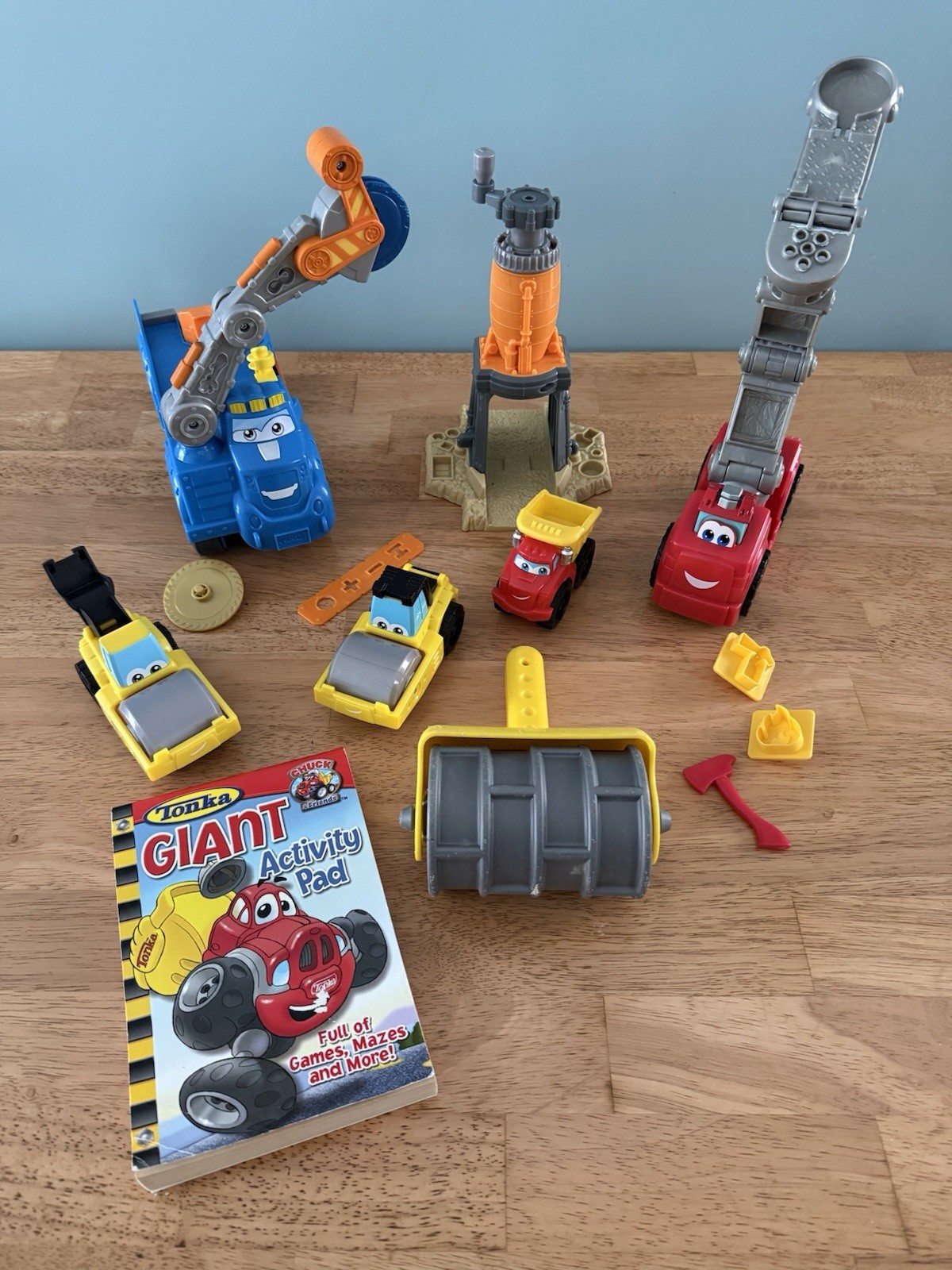 Play-Doh Diggin' Rigs Buzzsaw Fire Truck Steamroller Tonka Chuck &Friends Hasbro