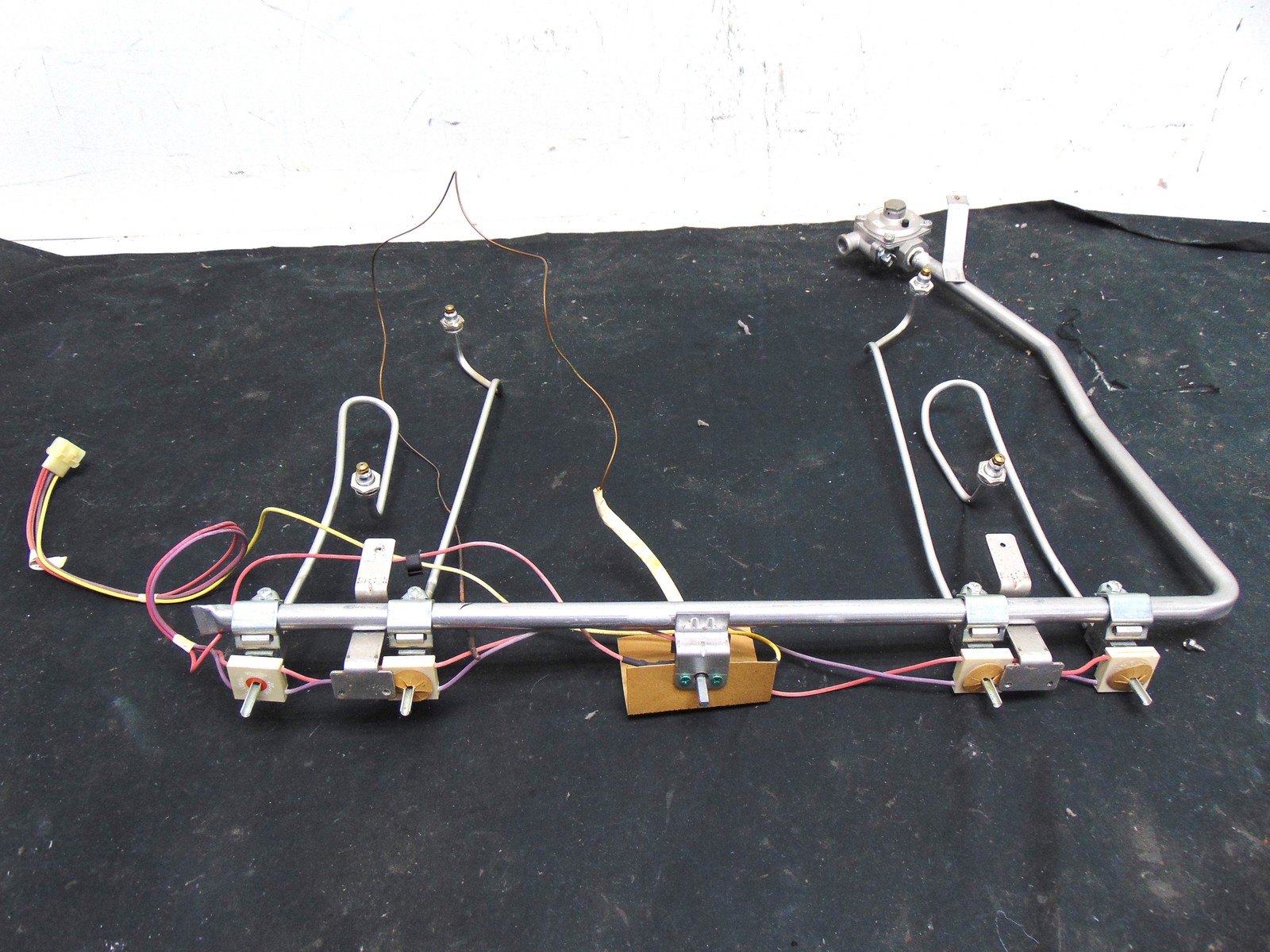 Hotpoint Gas Range RGB525DEH1WW Switches Manifold Assembly WB28K10579